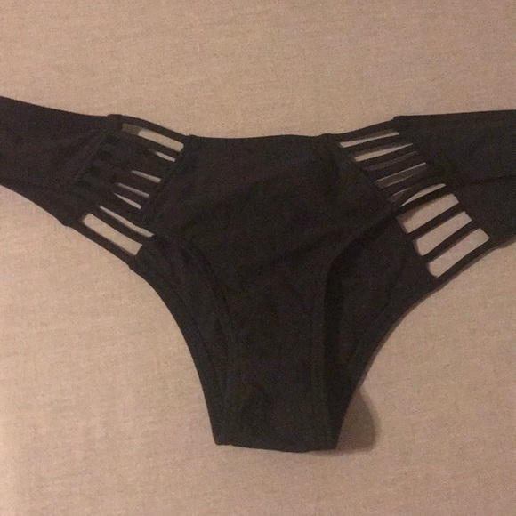 Rip Curl Black and Cheeky Bikini Bottoms - Picture 3 of 4